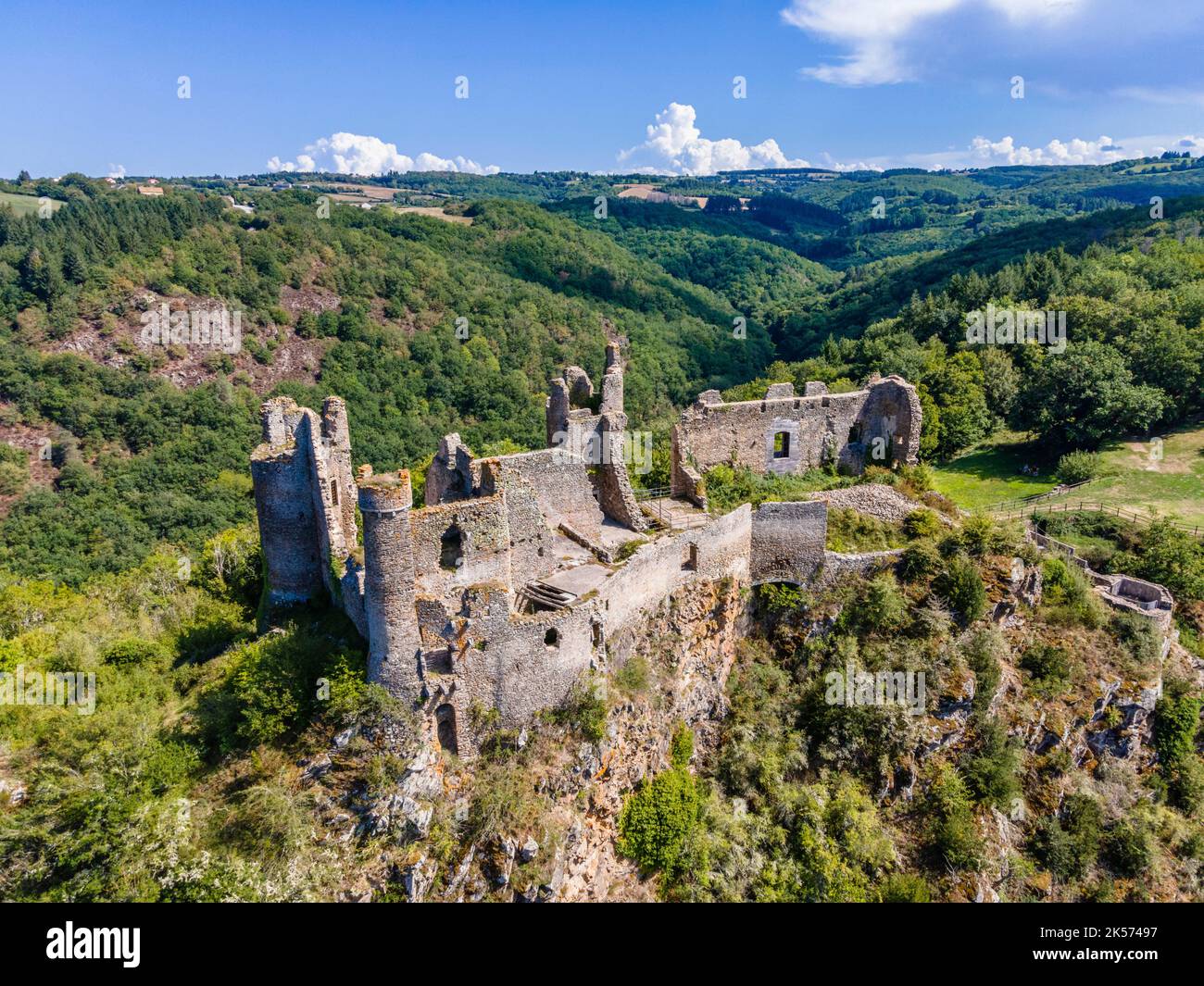 France, Puy de Dome, Saint Remy de Blot, Chateau Rocher, fortress of the 12th century overlooking the Sioule Gorges (aerial view) Stock Photo