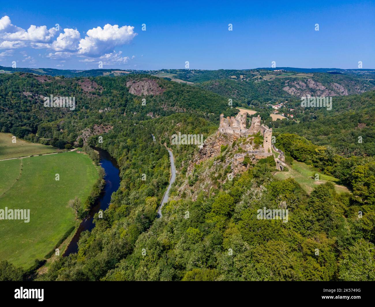 France, Puy de Dome, Saint Remy de Blot, Chateau Rocher, fortress of the 12th century overlooking the Sioule Gorges (aerial view) Stock Photo