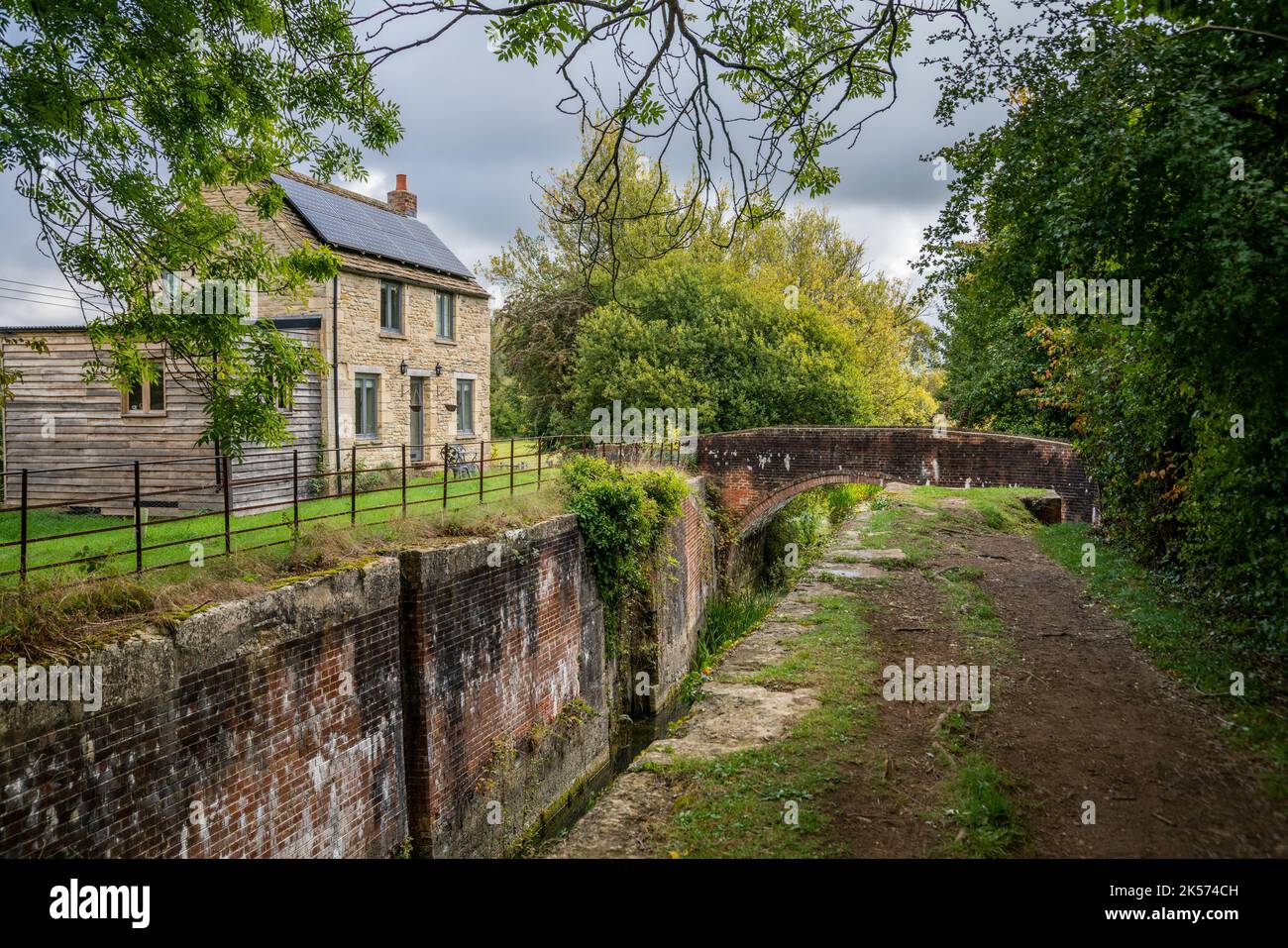 Wildmoorway Lower Lock Bridge and Lock Keepers cottage on the Severn