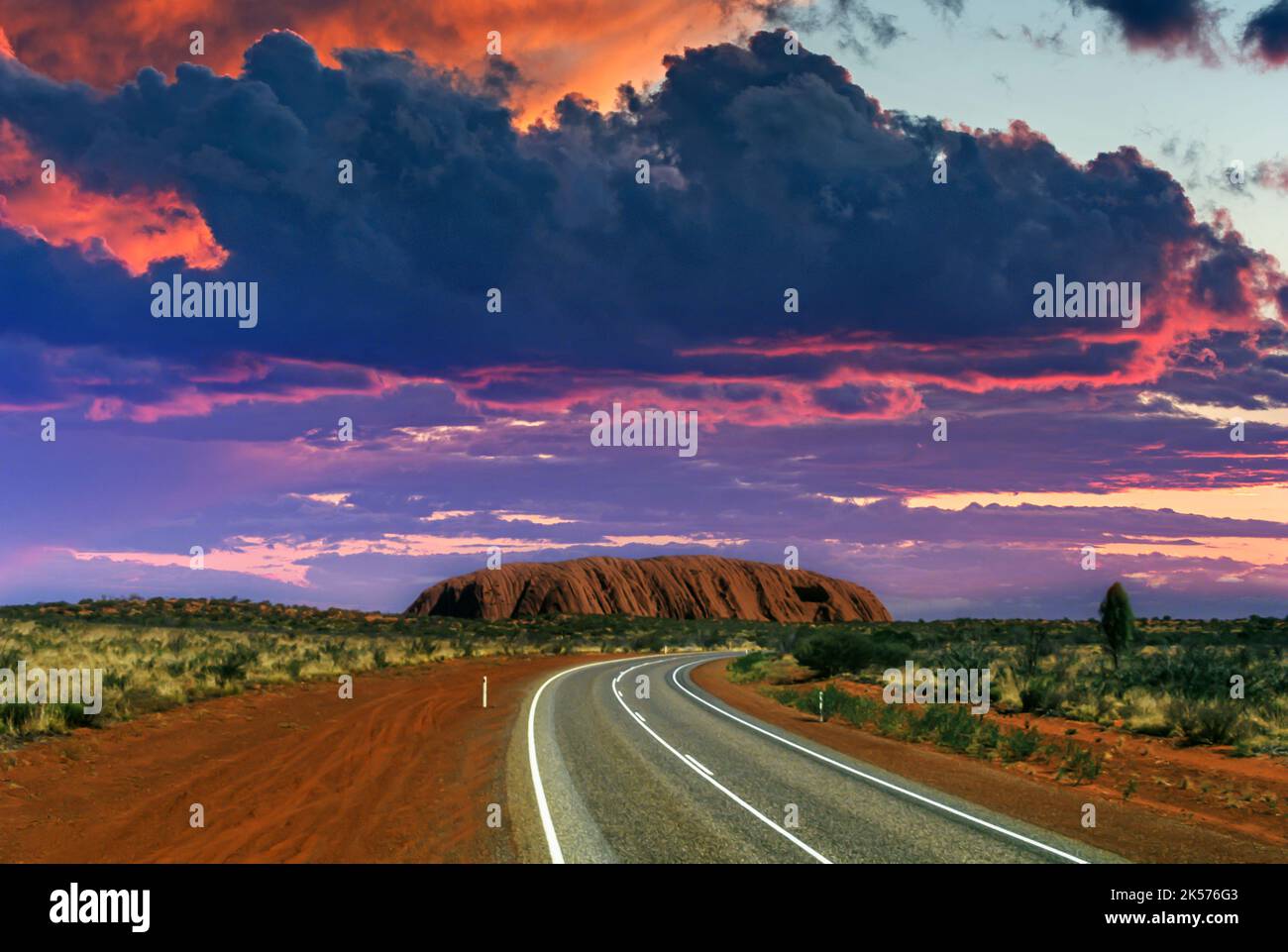 ROAD AYERS ROCK ULURUKATA TJUTA NATIONAL PARK NORTHERN TERRITORY