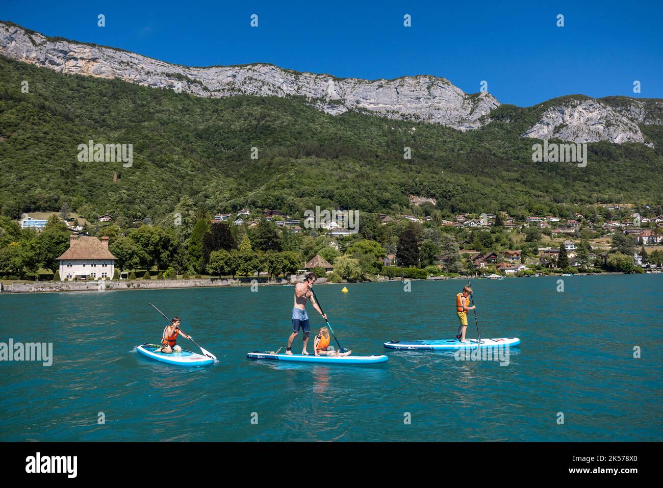 France, HauteSavoie, Annecy, Lake Annecy, stand up paddle with family