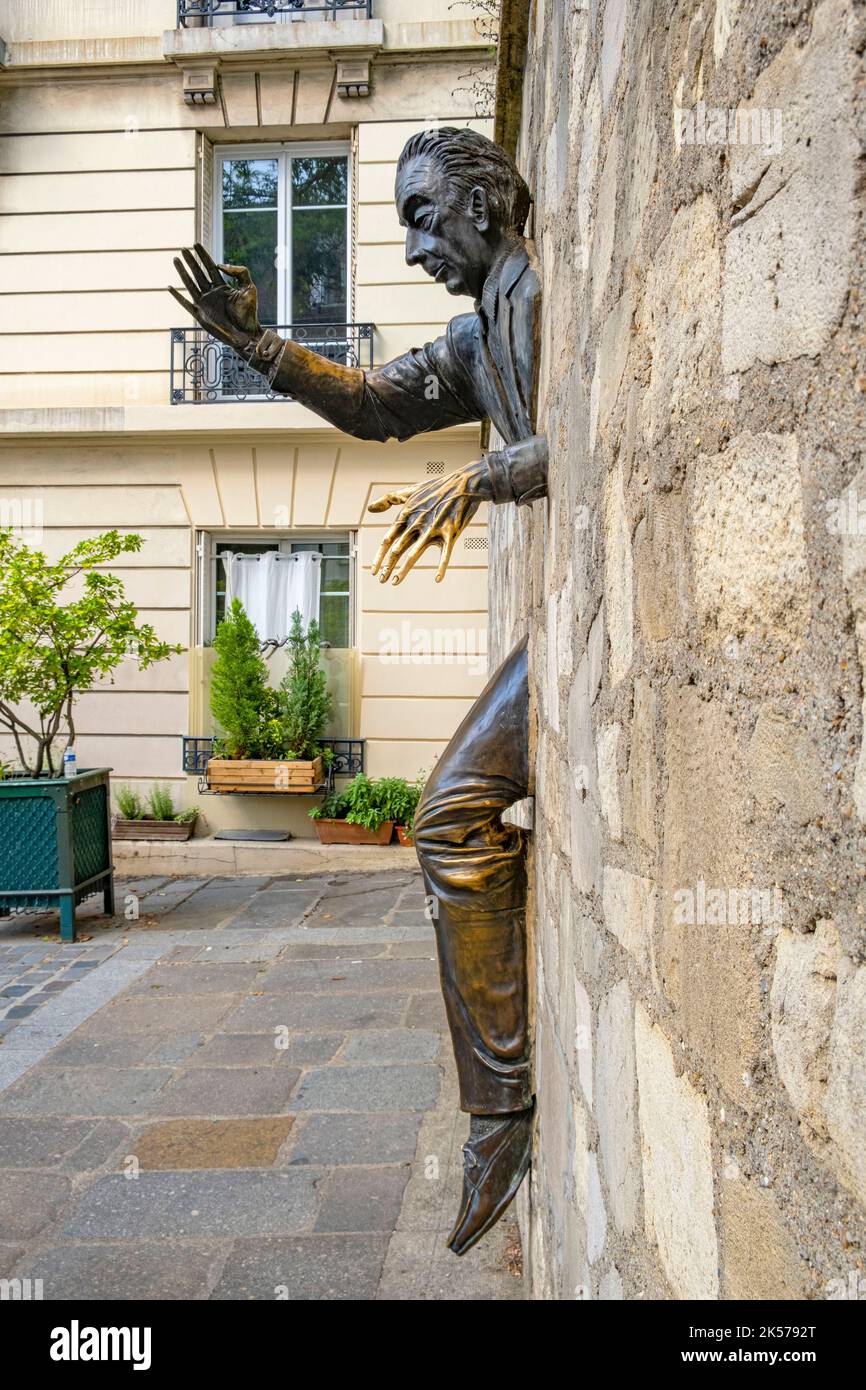 France, Paris, Montmartre, Passe-Muraille statue fixed in the wall of Place Marcel Aymé, created by actor Jean Marais in homage to the work of writer Marcel Aymé Stock Photo