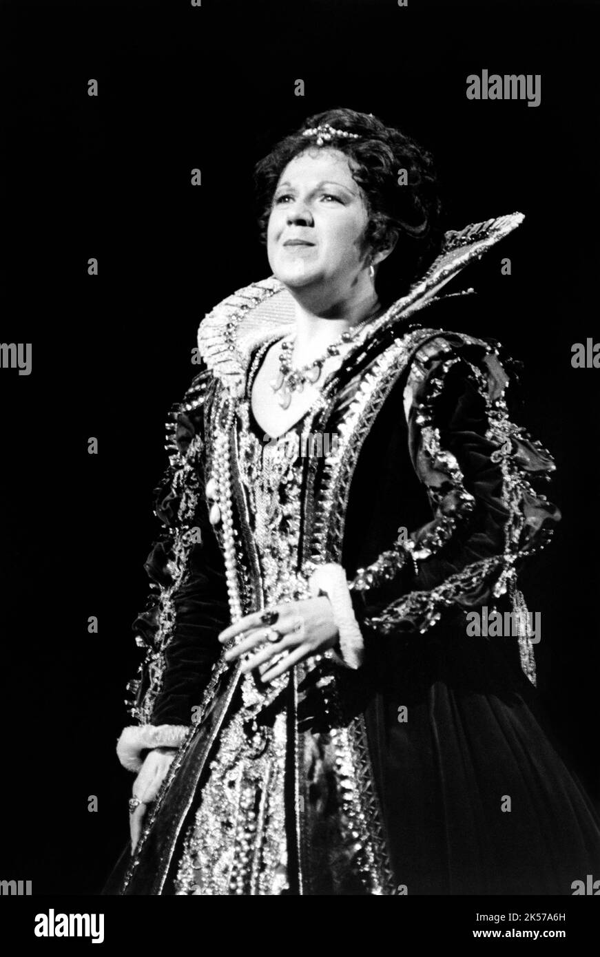 Jane Eaglen (Leonora) in IL TROVATORE at English National Opera (ENO), London Coliseum, London WC2 27/08/1986 music: Giuseppe Verdi libretto: Salvatore Cammarano conductor: James Lockhart design: Stefanos Lazaridis original director: John Copley restaged by Keith Warner Stock Photo
