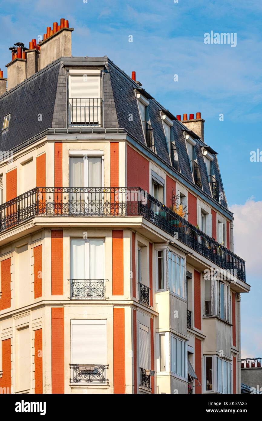 France, Paris, Butte Montmartre, building on Rue Lamarck Stock Photo
