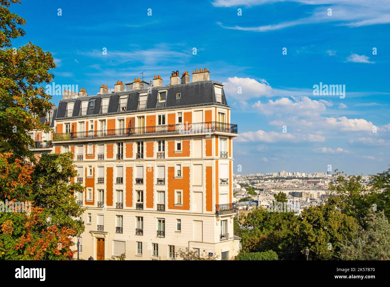 France, Paris, Butte Montmartre, building on Rue Lamarck Stock Photo