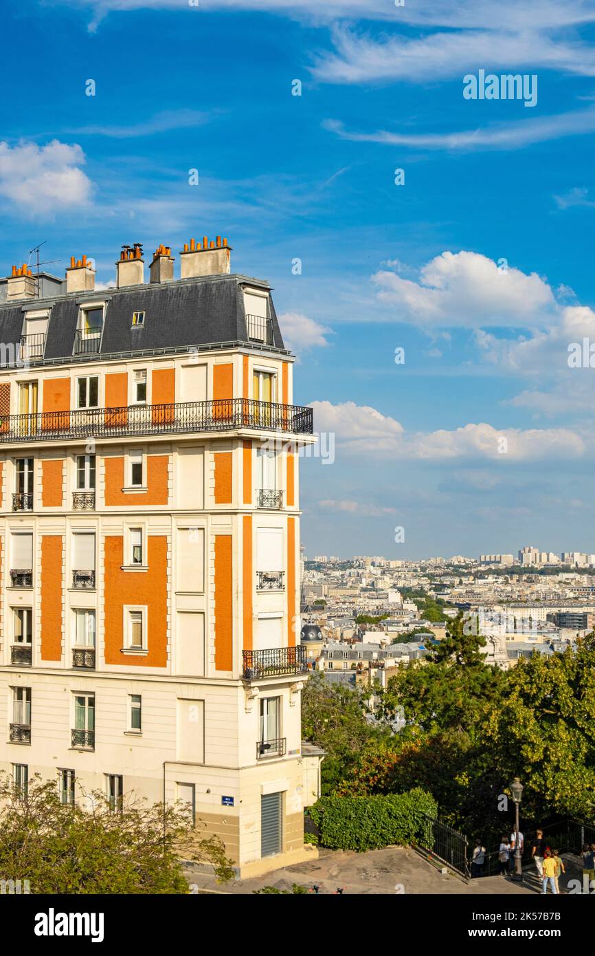 France, Paris, Butte Montmartre, building on Rue Lamarck Stock Photo