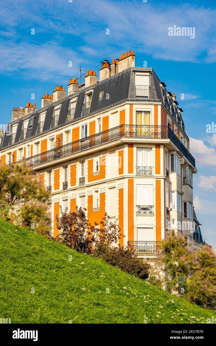 France, Paris, Butte Montmartre, building on Rue Lamarck Stock Photo