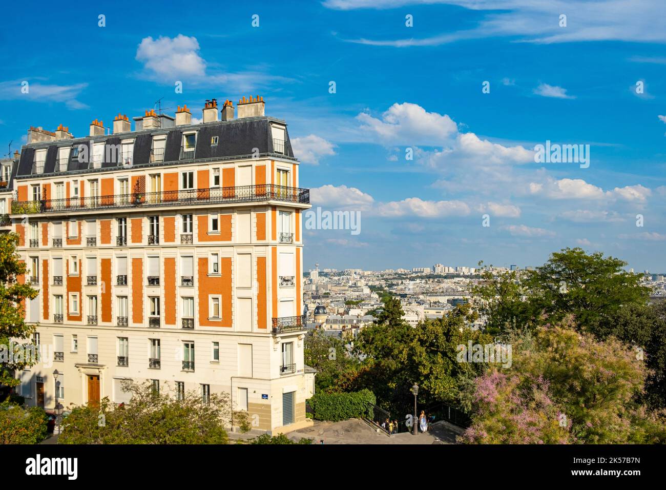 France, Paris, Butte Montmartre, building on Rue Lamarck Stock Photo