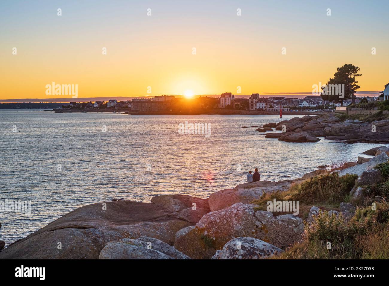 France, Finistere, Concarneau, stage on the coastal footpath or GR 34 ...