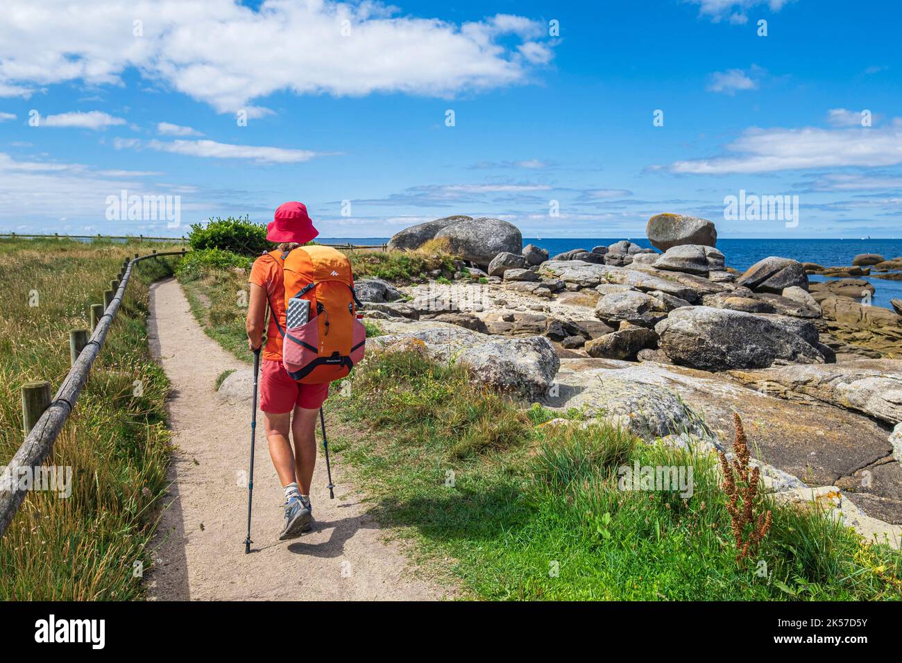 France, Finistere, Tregunc, Pointe de la Jument, hike on the coastal footpath or GR 34 long-distance path Stock Photo