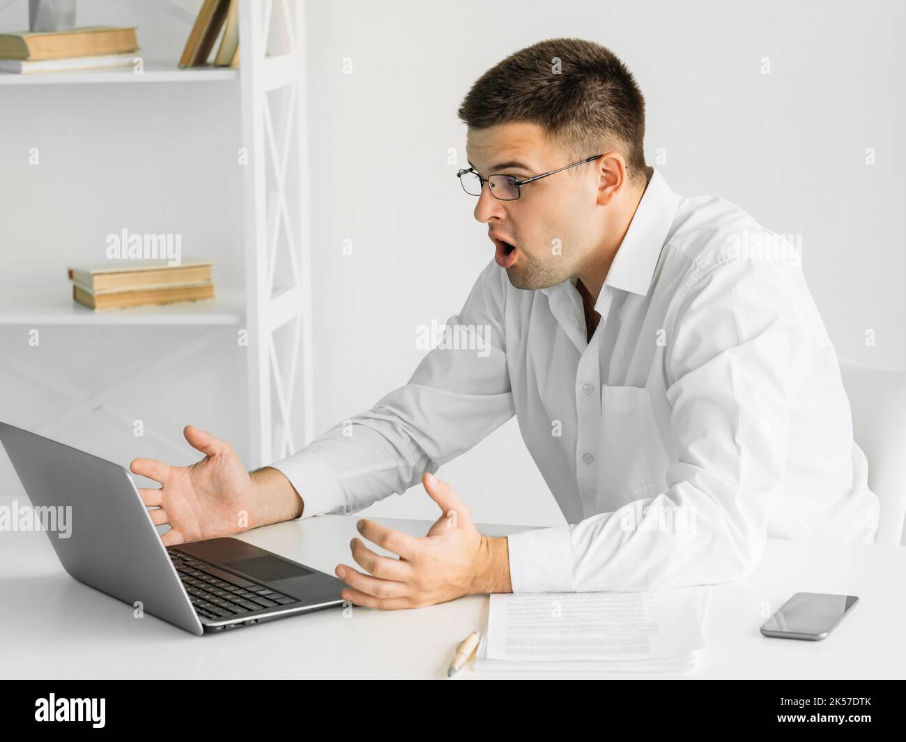computer fail shocked man disbelief expression Stock Photo