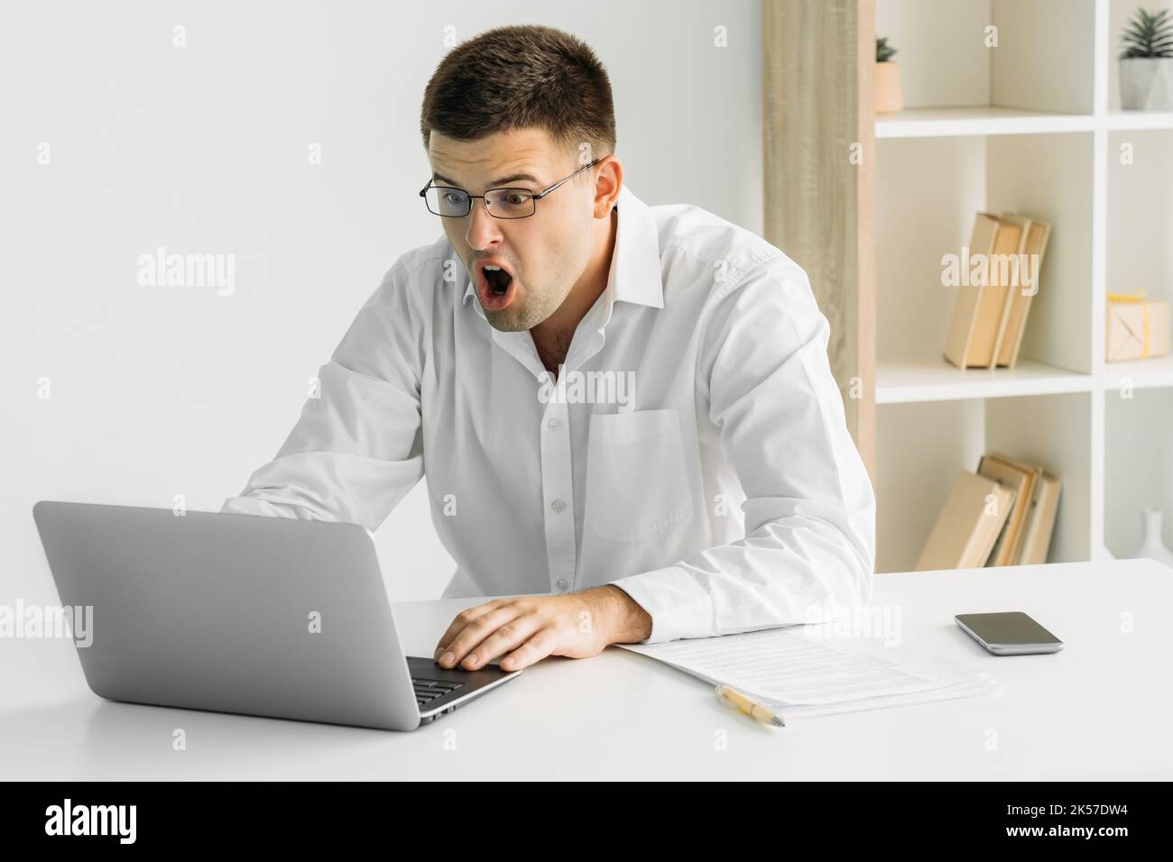 work problem shocked man disbelief expression Stock Photo