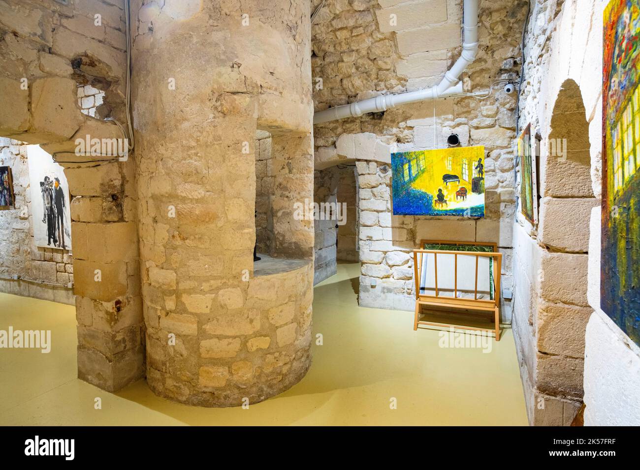 france-paris-marais-district-galerie-saphir-rue-du-temple