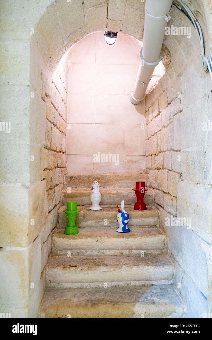 france-paris-marais-district-galerie-saphir-rue-du-temple