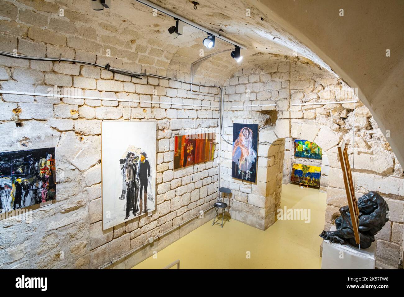 france-paris-marais-district-galerie-saphir-rue-du-temple