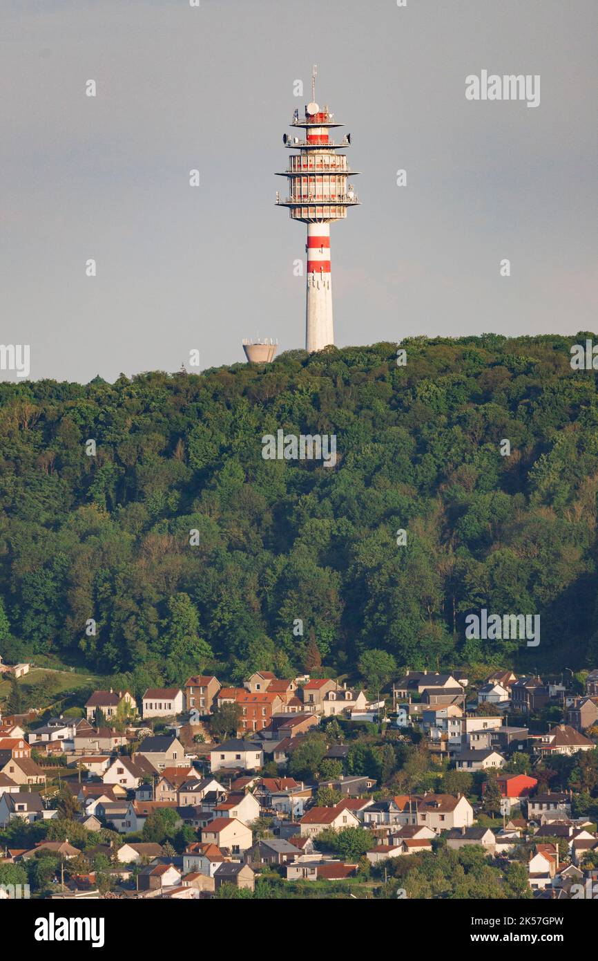 France, Seine-Maritime, Rouen, view from Mont-Saint-Aignan, Mesnil-Esnard Hertzian Tower is a transmitting tower, also called Bonsecours TDF Tower, 109 meters high, built in 1974 Stock Photo
