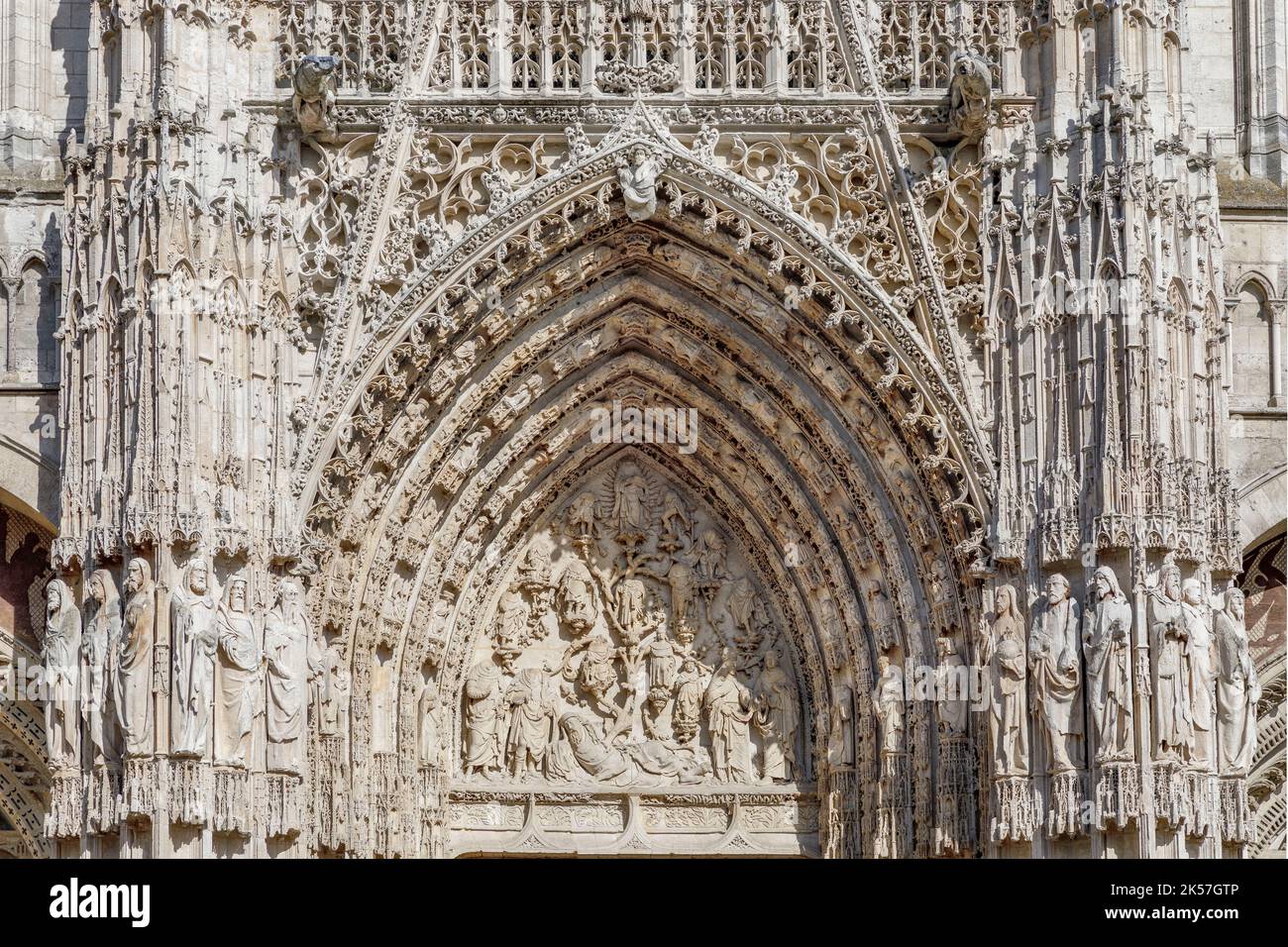 France, Seine-Maritime, Rouen, Notre-Dame Cathedral, west facade, main portal, tympanum adorned with a Tree of Jesse and arches embellished with statues of patriarchs, sibyls and prophets Stock Photo