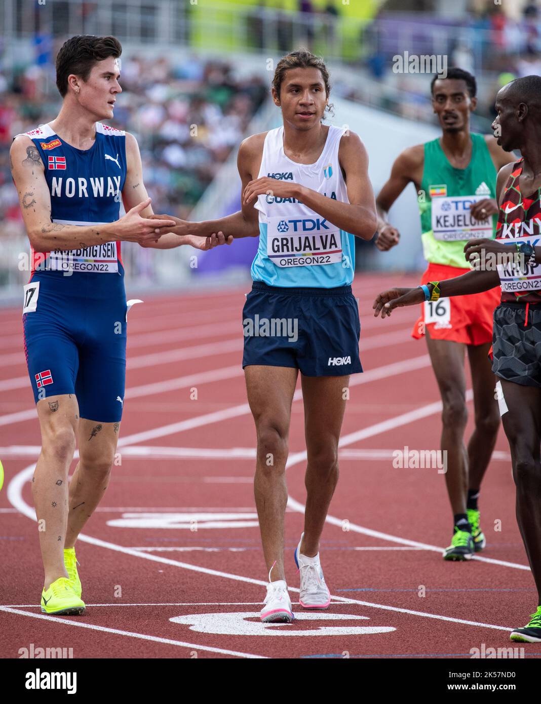 Jakob Ingebrigtsen of Norway and Luis Grijalva of Guatemala competing in the men’s 5000m heats at the World Athletics Championships, Hayward Field, Eu Stock Photo