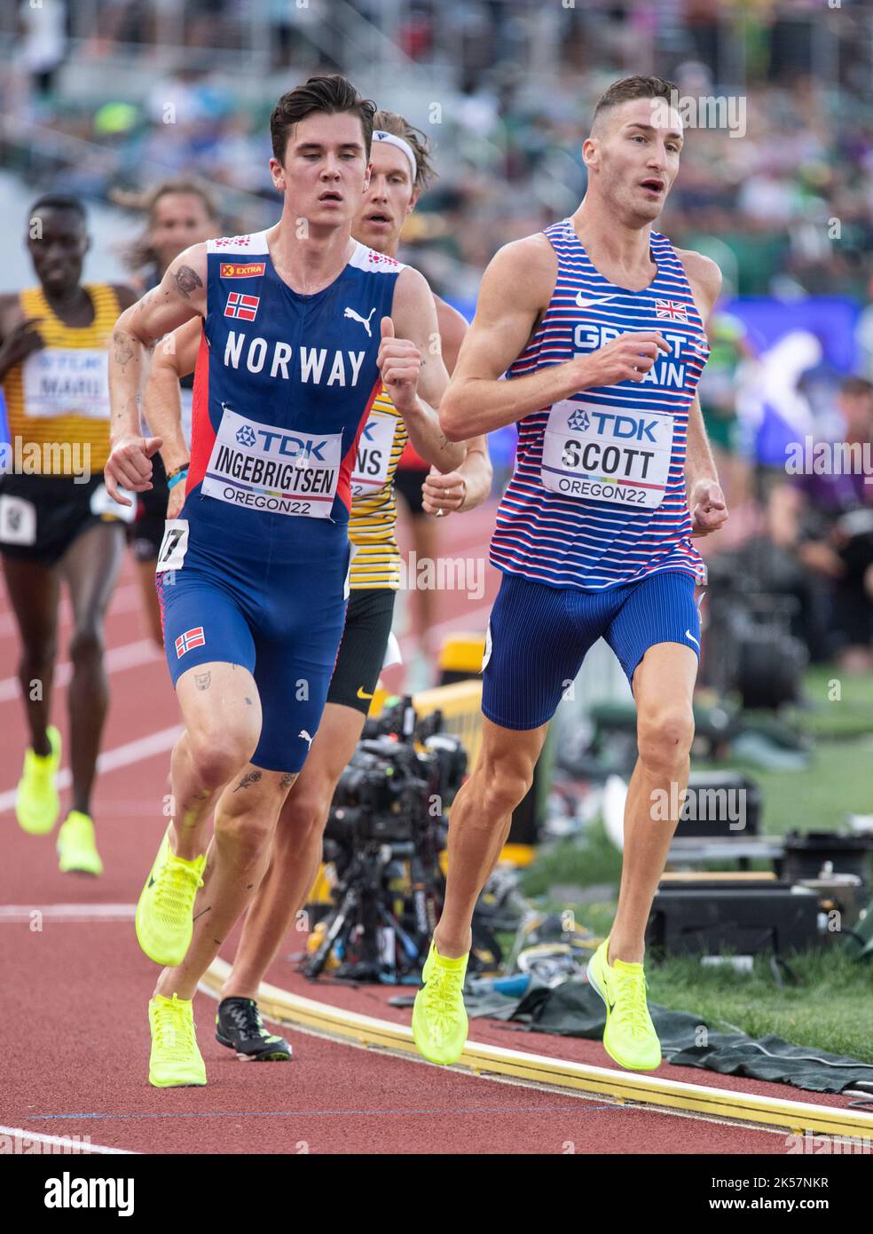 Marc Scott of GB&NI and Jakob Ingebrigtsen competing in the men’s 5000m heats at the World Athletics Championships, Hayward Field, Eugene, Oregon USA Stock Photo