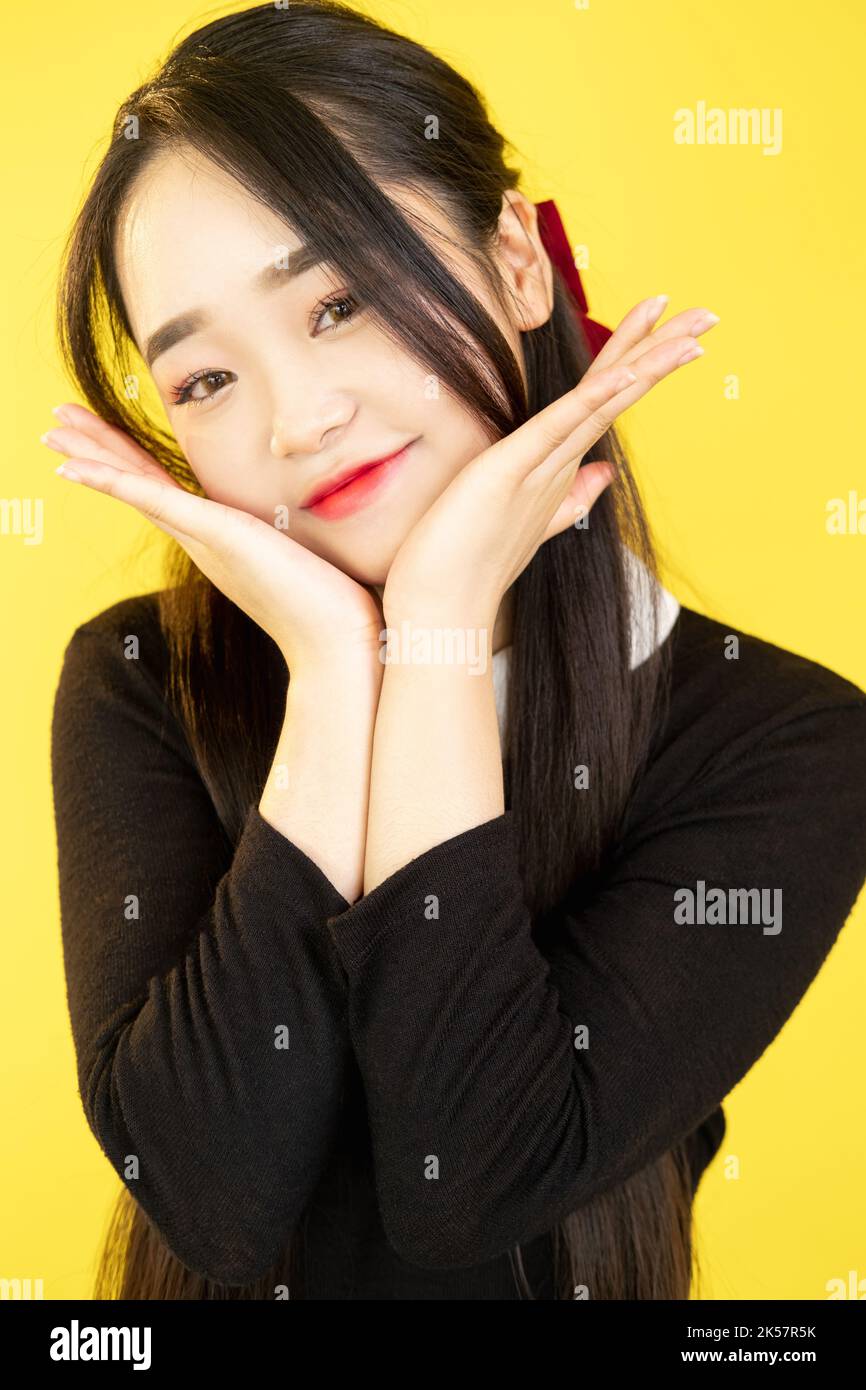 Pretty asian model young teenager hi-res stock photography and images ...