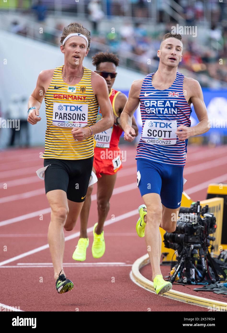 Sam Parsons and Marc Scott competing in the men’s 5000m heats at the World Athletics Championships, Hayward Field, Eugene, Oregon USA on the 21st July Stock Photo