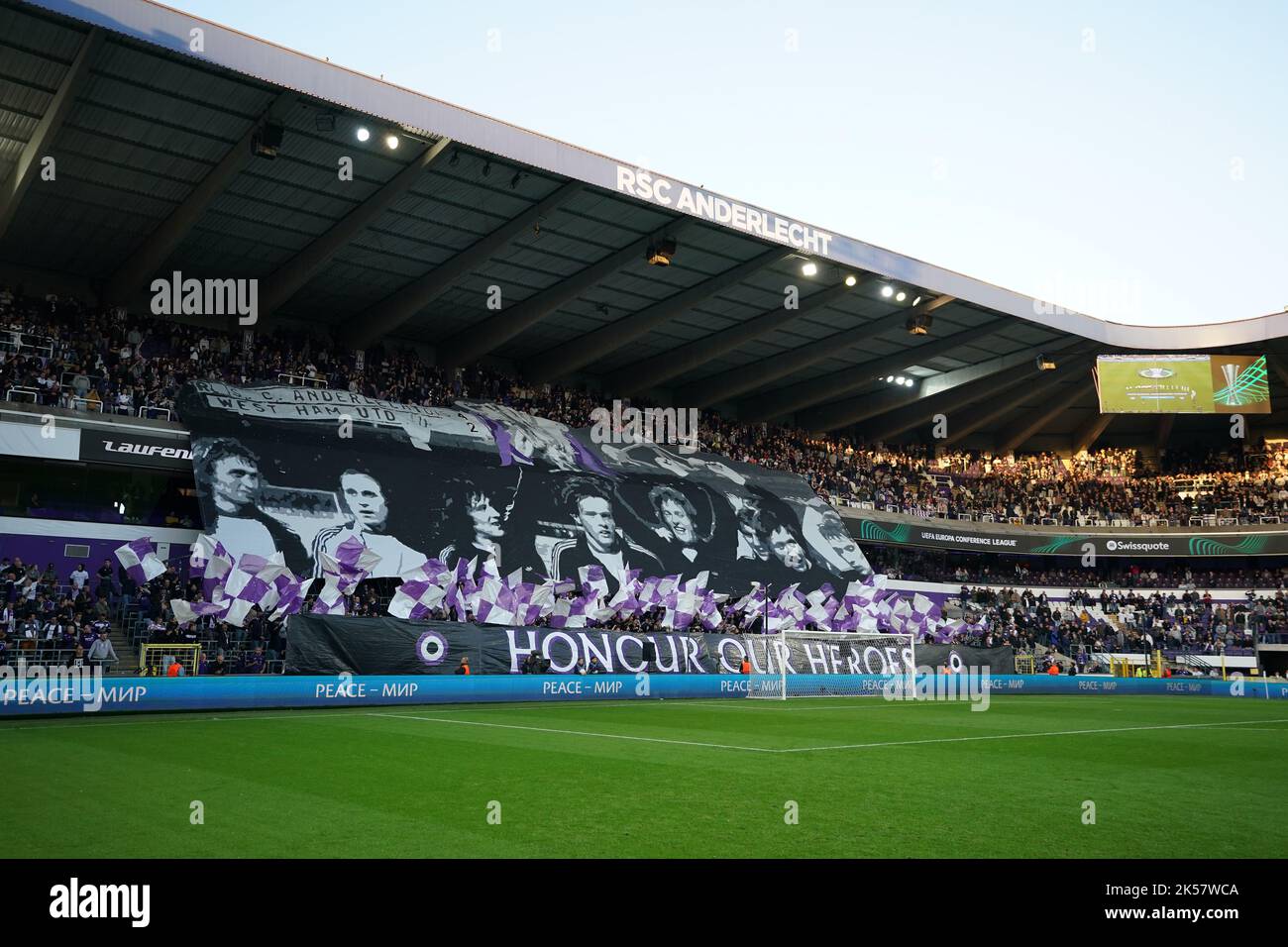 Standard Liege ultras steal Anderlecht tifo ahead of Croky Cup