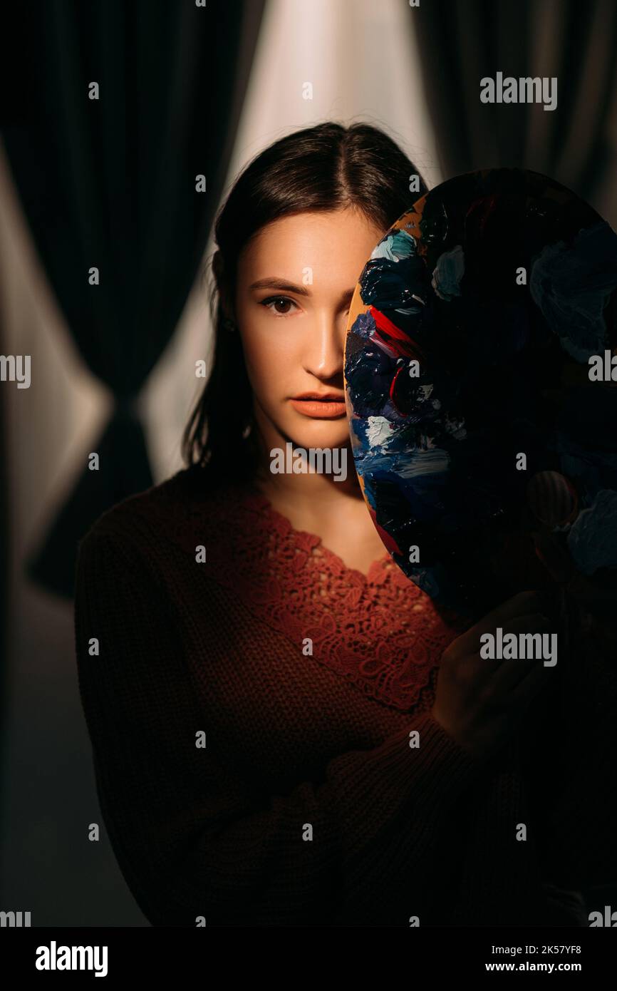 art portrait artist beauty girl face paint palette Stock Photo Alamy