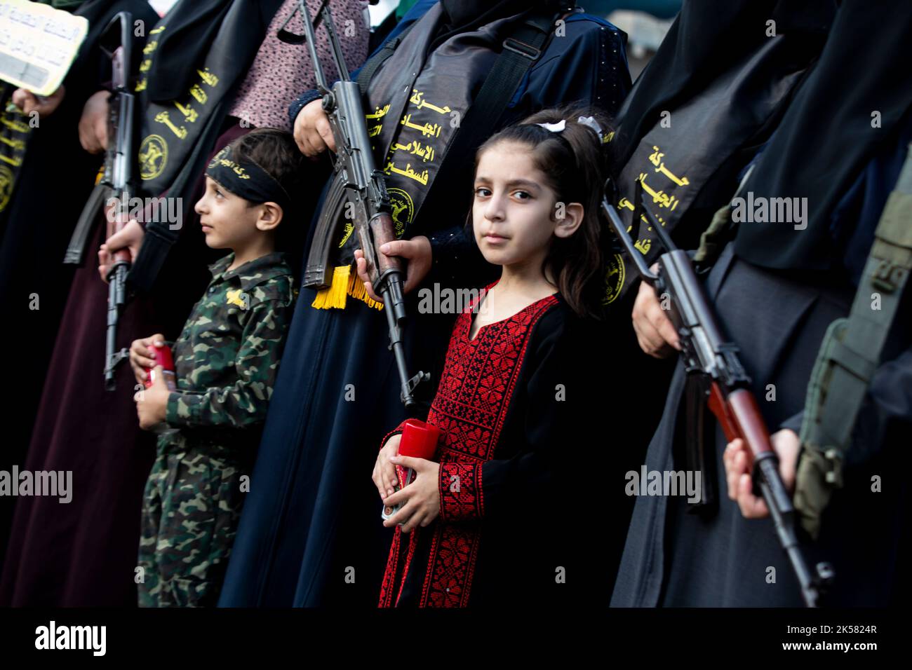 Palestinian Territories, Gaza Strip. October 06th 2022. Armed fighters from Al-Quds Brigades, the military wing of Islamic Jihad, participate in an anti-Israel military parade on the 35th anniversary of the launch of the Islamic Jihad movement in Khan Yunis, southern Gaza. Stock Photo