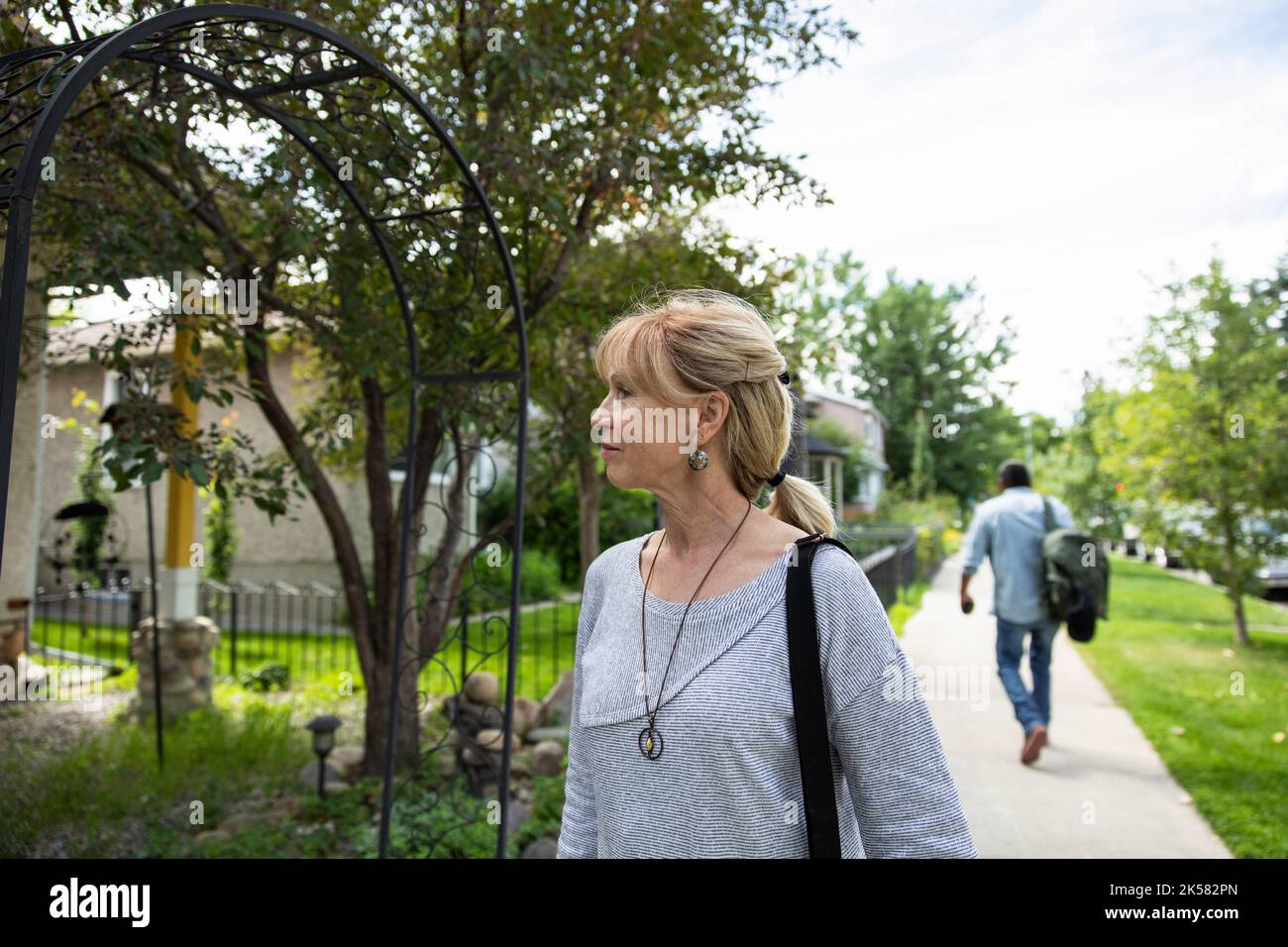 Mature woman alone walking sidewalk hi-res stock photography and images ...