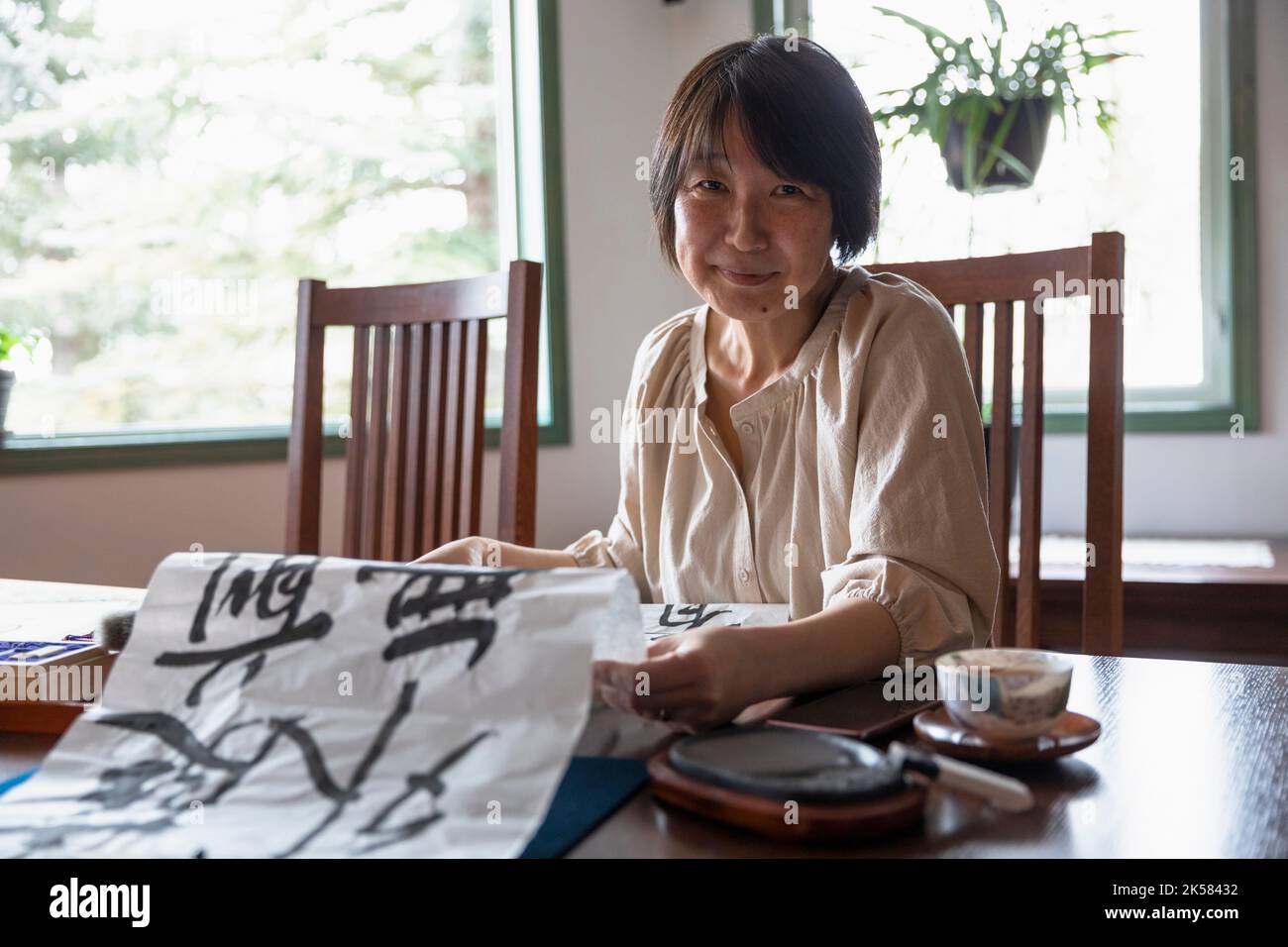 Japanese smiling hi-res stock photography and images - Alamy