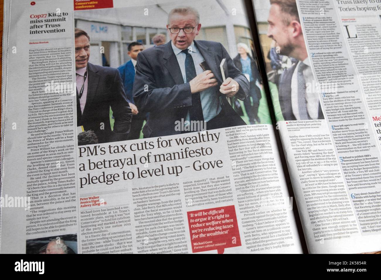 'PM's tax cuts for wealth a betrayal of manifesto pledge to level up - Gove' Guardian front page mini-budget Kwarteng newspaper headline London UK 202 Stock Photo