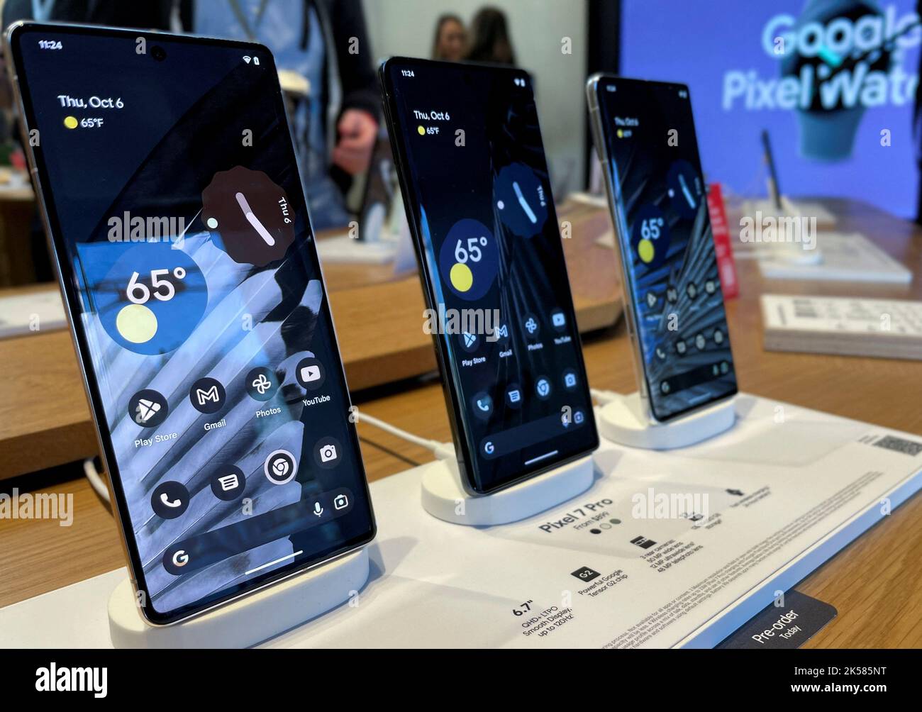 Pixel 7 pro hires stock photography and images Alamy