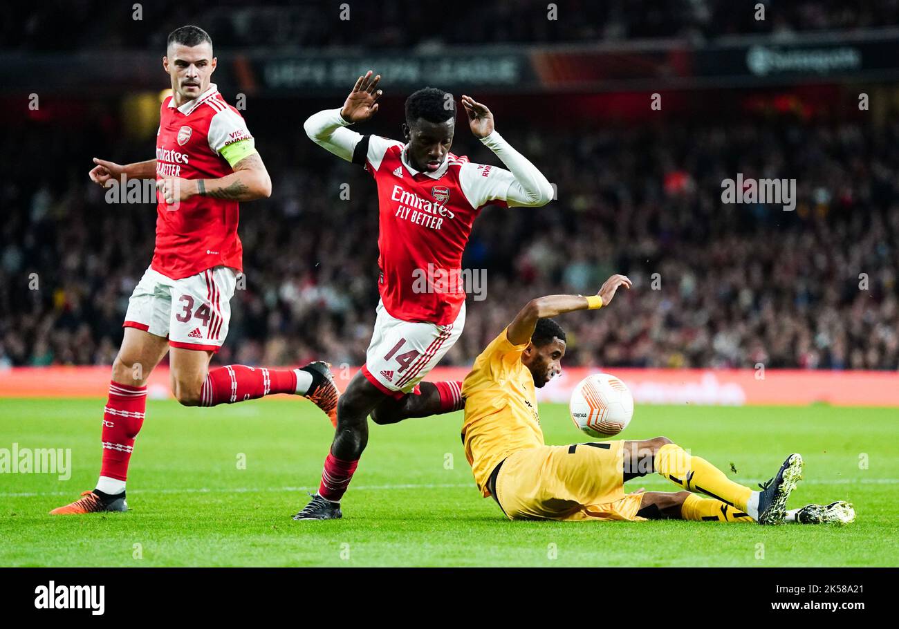 Arsenal’s Eddie Nketiah (left) and FK Bodo/Glimt's Amahl Pellegrino battle for the ball during the UEFA Europa League match at Emirates Stadium, London. Picture date: Thursday October 6, 2022. Stock Photo