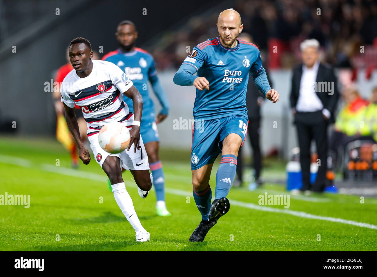 HERNING, DENMARK - OCTOBER 6: Pione Sisto of FC Midtjylland, Gernot Trauner of Feyenoord during the Group F - UEFA Europa League match between FC Midtjylland and Feyenoord at Messecenter Herning Arena on October 6, 2022 in Herning, Denmark (Photo by Anders Kjaerbye/Orange Pictures) Stock Photo