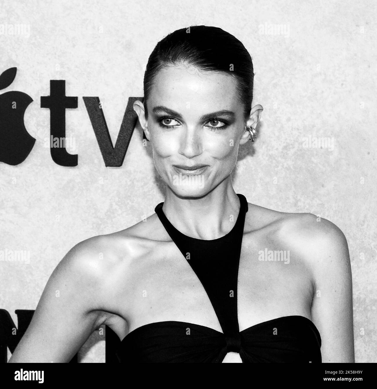 Los Angeles, CA, Oct 3, Elektra Kilbey attends Apple Shantaram premiere