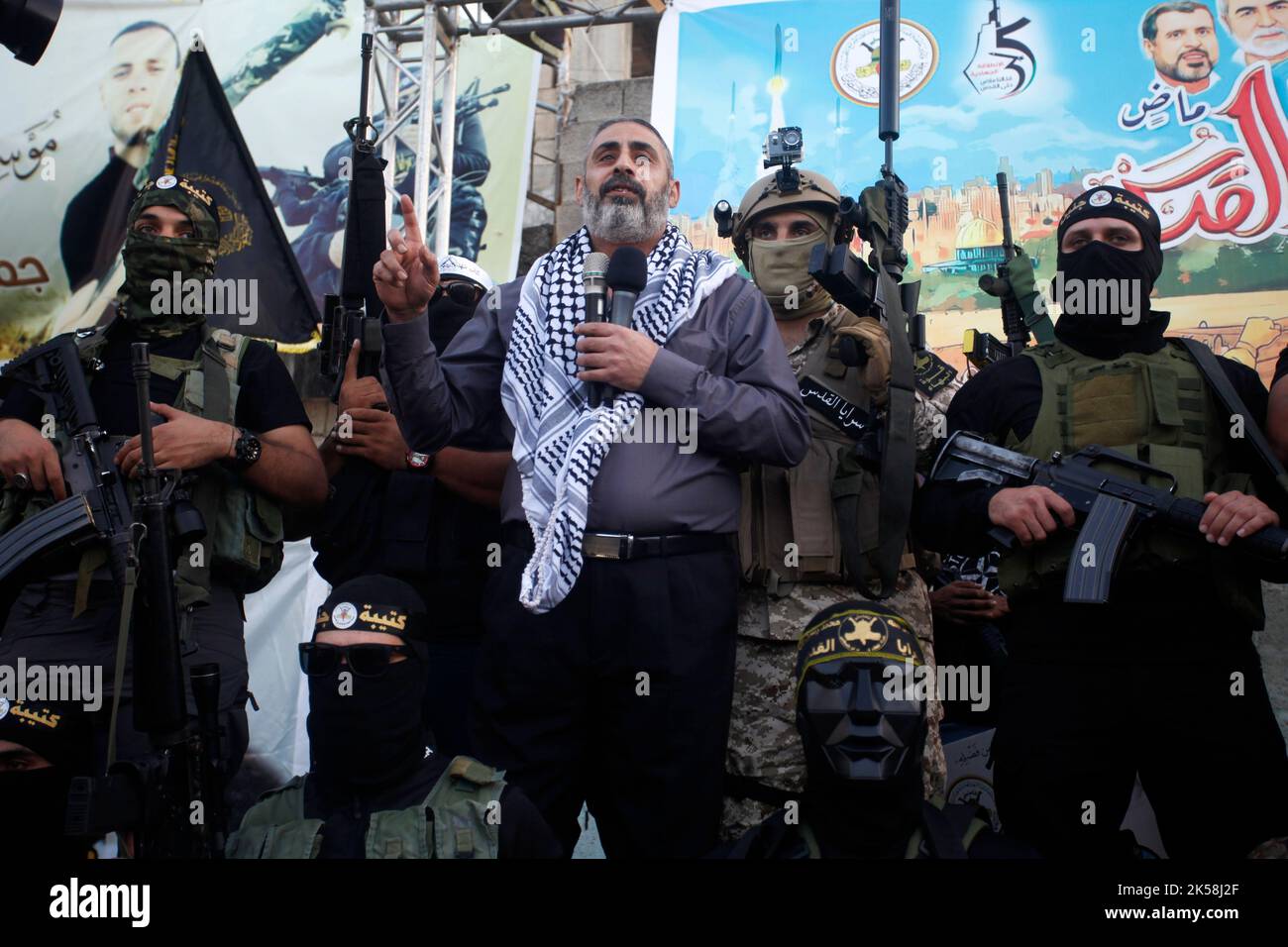 Jenin, Palestine. 06th Oct, 2022. Palestinian gunmen from the Jenin