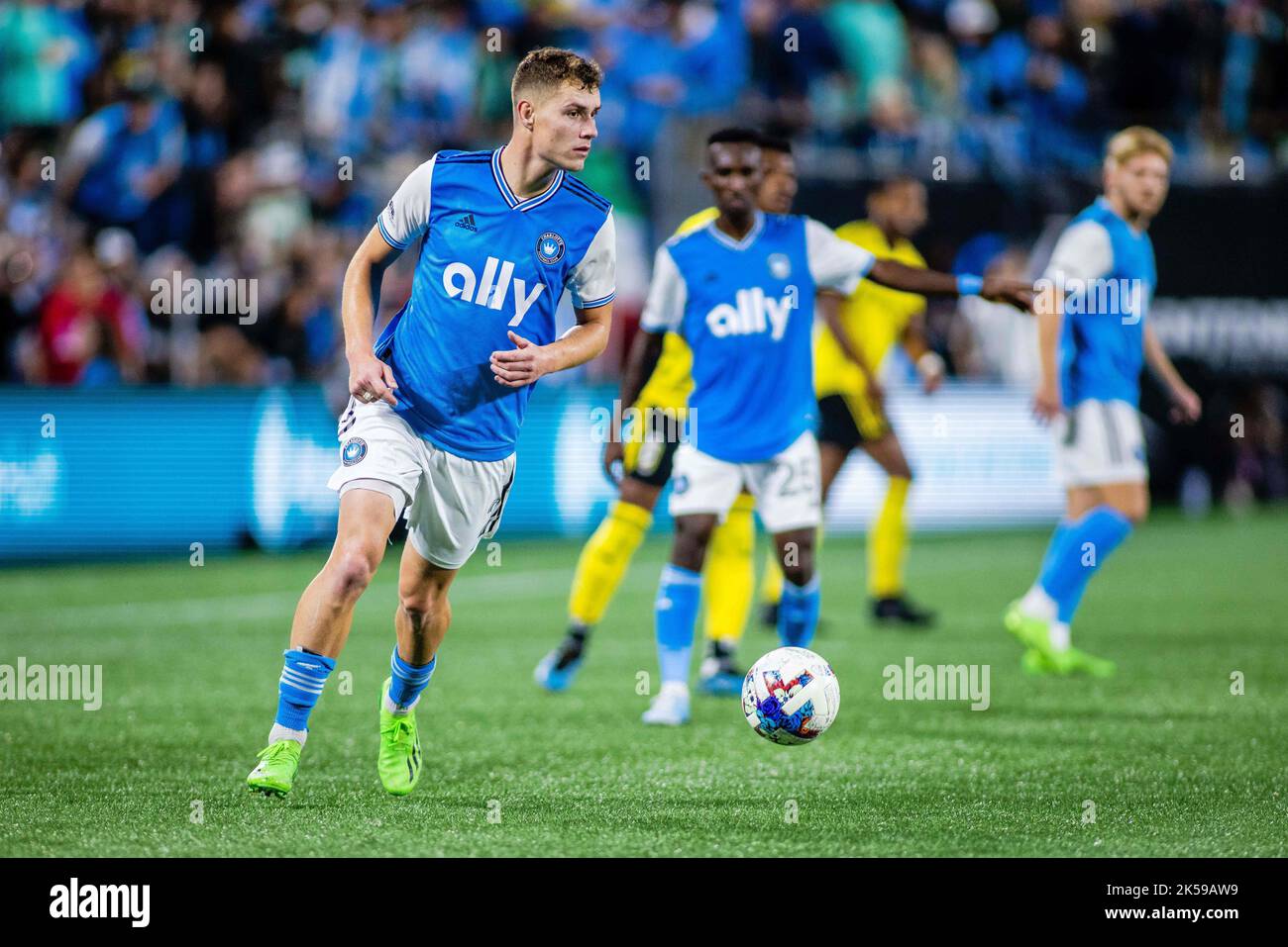Charlotte, NC, USA. 5th Oct, 2022. Charlotte FC defender Jan Soboci?ski (2) with the ball during the second half of the Major League Soccer match up at Bank of America Stadium in Charlotte, NC. (Scott KinserCal Sport Media). Credit: csm/Alamy Live News Stock Photo