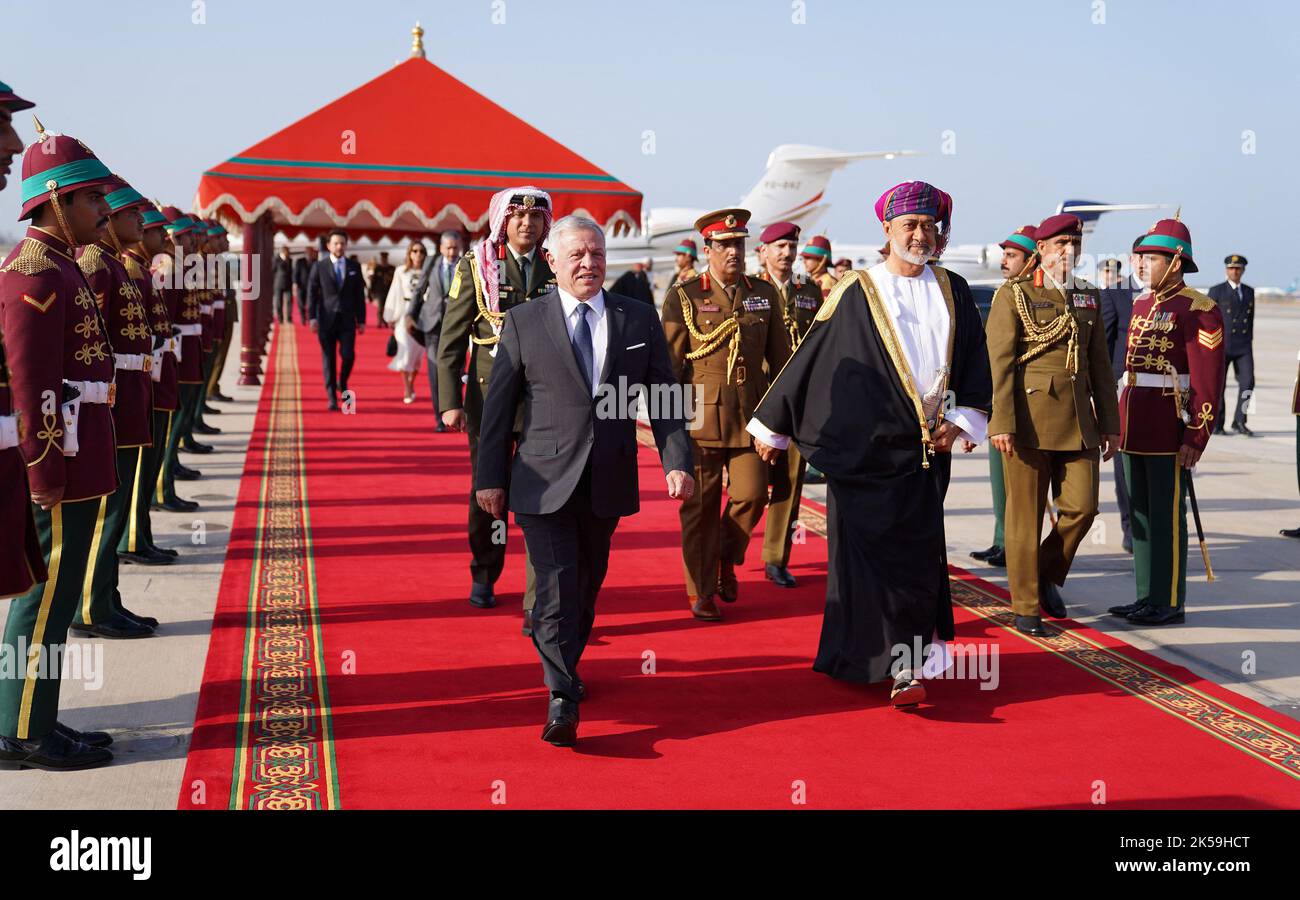 L-R : Jordan’s King Abdullah II and the Sultan Haitham bin Tariq at Muscat airport, Oman, on October 4, 2022. Photo by Balkis Press/ABACAPRESS.COM Stock Photo