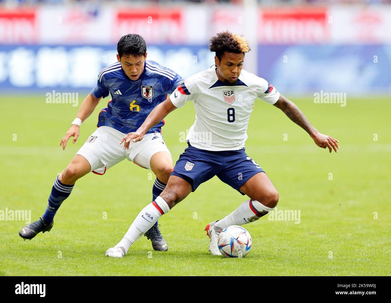 Dusseldorf, Germany. 23rd Sep, 2022. Weston McKENNIE (USA), Wataru Endo