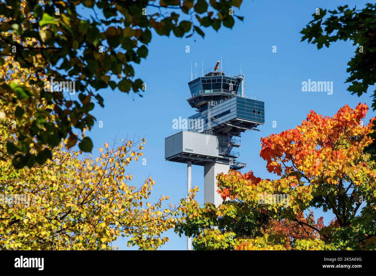 DFS-Tower, Kontrollturm Flughafen Düsseldorf - DUS Airport International Stock Photo