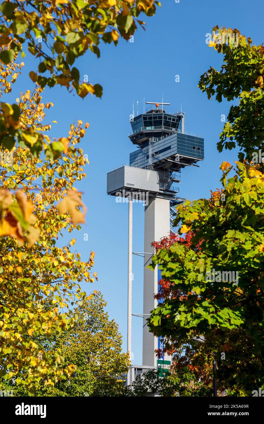 DFS Tower, control tower at Düsseldorf Airport - DUS Airport ...