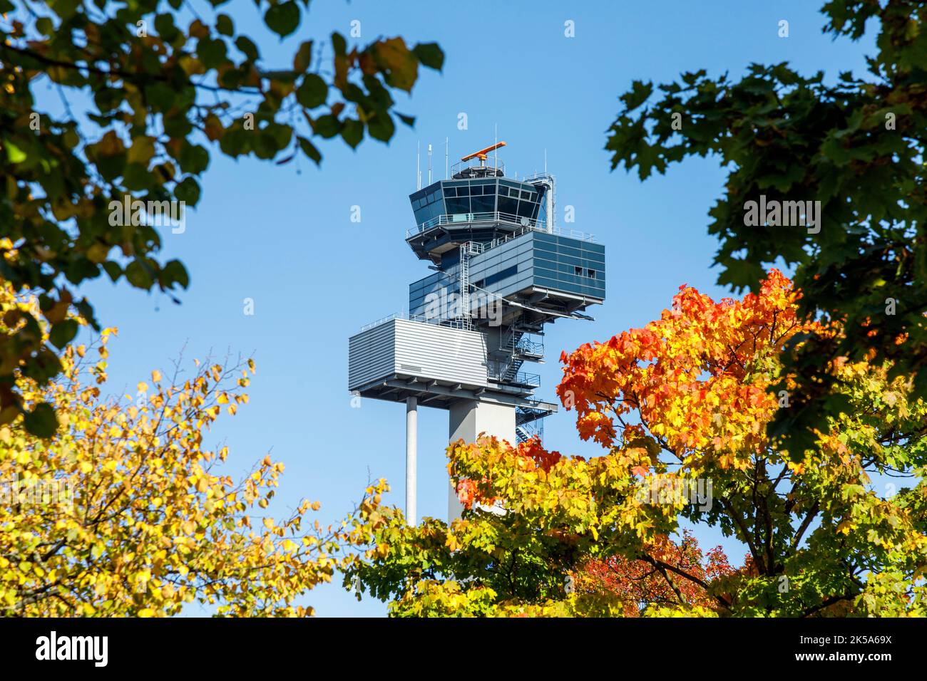 DFS Tower, control tower at Düsseldorf Airport - DUS Airport ...