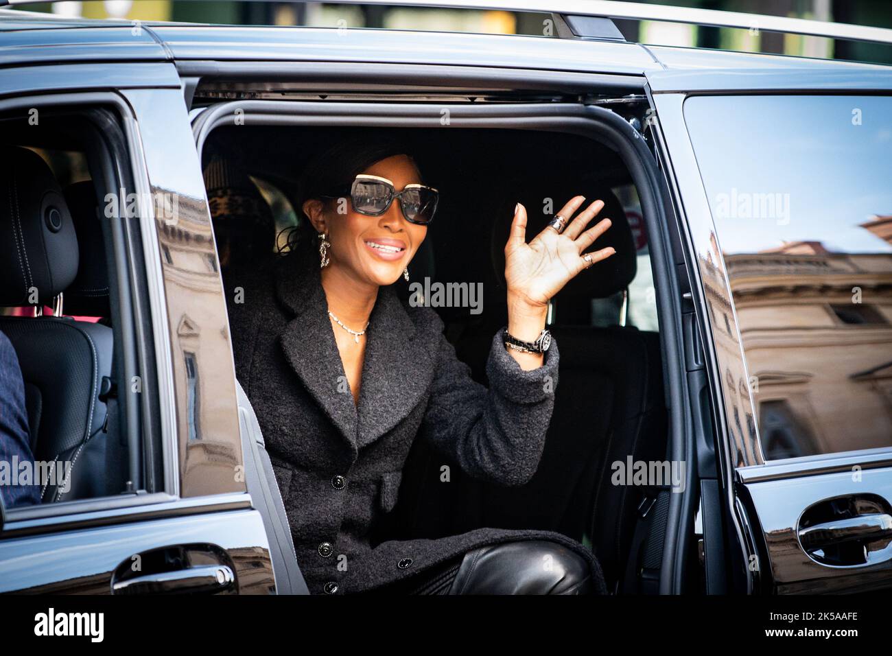 Naomi Campbell say hello at the Chanel Womenswear Spring/Summer 2023 show PARIS FASHION WEEK - OCTOBER 4 2022 Stock Photo