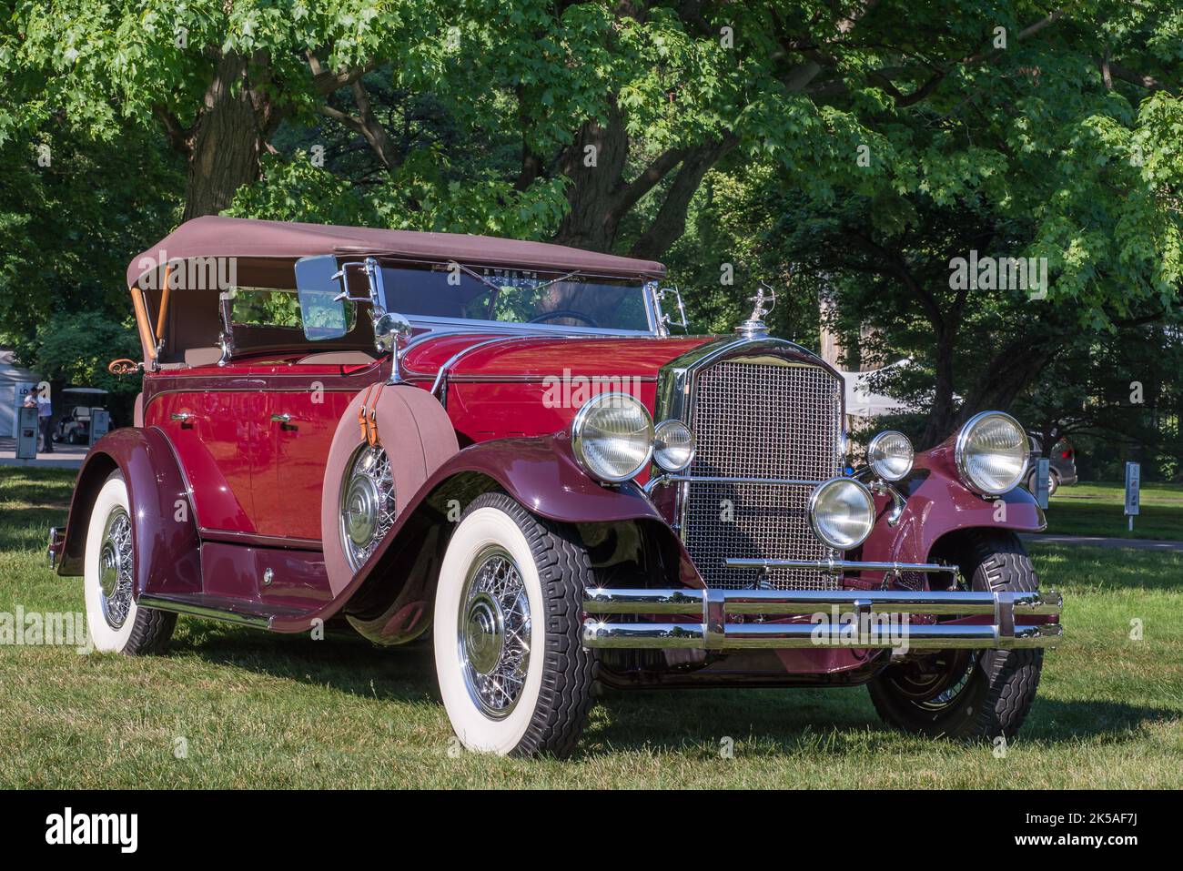 GROSSE POINTE SHORES, MI/USA JUNE 19, 2016 A 1938 Pierce Arrow Sport