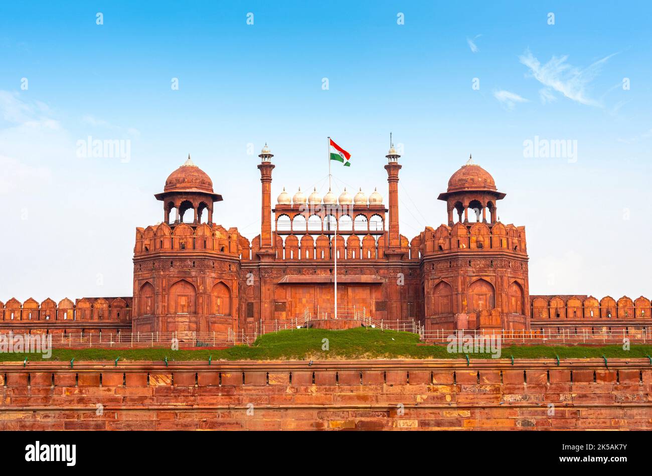 View Of The Red Fort Lahori Gate During Sunny Summer Day In New Delhi View Of The Red Fort Lahori Gate During Sunny Summer Day In New Delhi