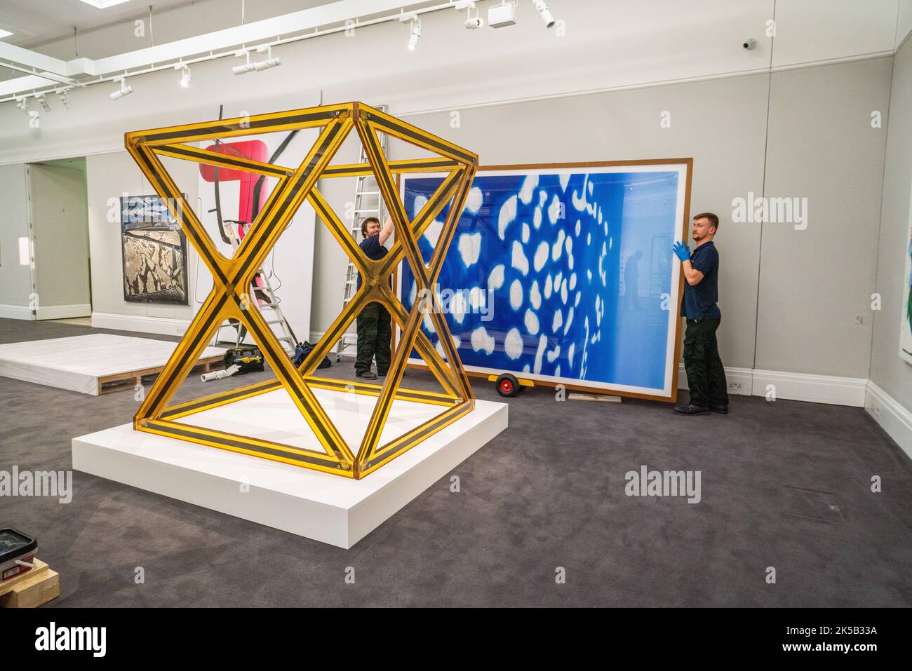 London UK 7 October 2022 Technician Set Up ANDREAS GUSRSKY Dubai london-uk-7-october-2022-technician-set-up-andreas-gusrsky-dubai