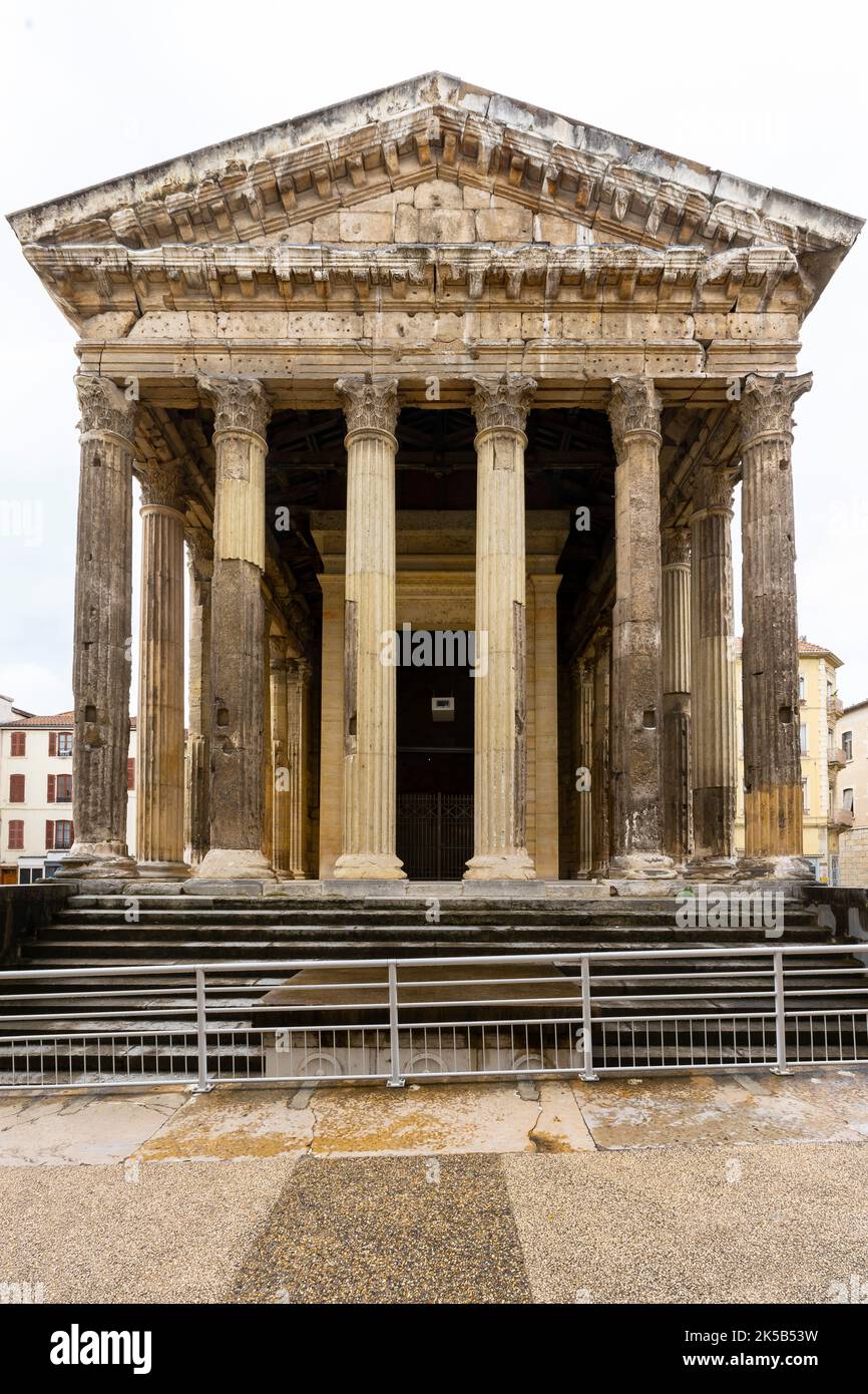 Roman temple (Temple of Augustus and Livia). Vienne was a major centre of the Roman Empire under the Latin name Vienna. Vienne is a town in southeaste Stock Photo