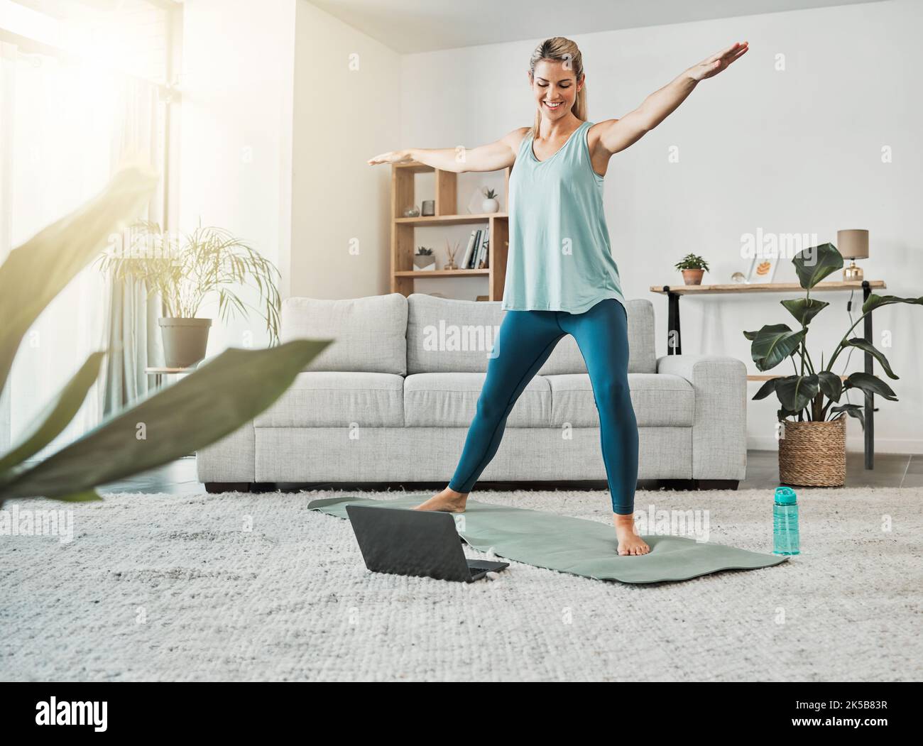 Video pose hi-res stock photography and images - Alamy