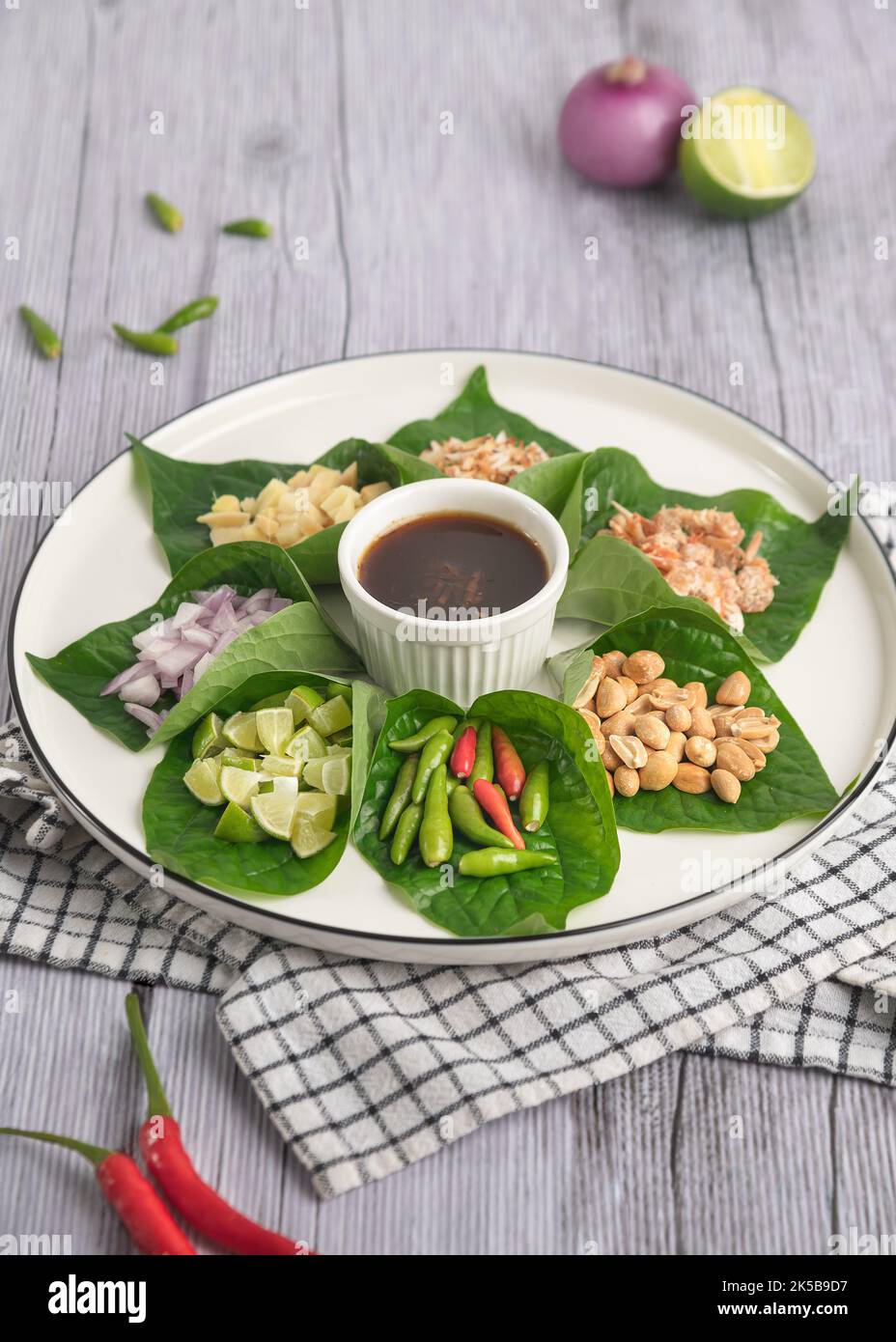 Miang kham A royal leaf wrap appetizer It is a traditional Southeast Asian snack from