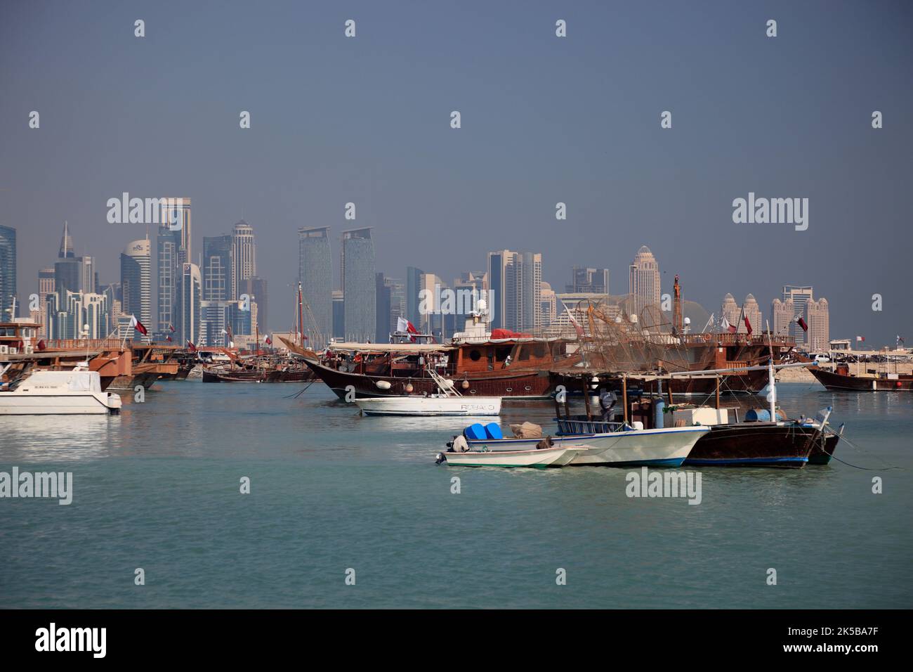 Skyline von doha hi-res stock photography and images - Alamy